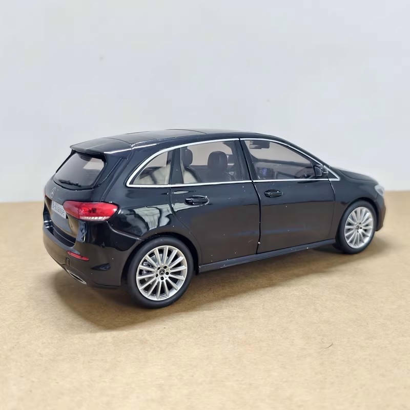 1:18 Mercedes-Benz B-Class MPV Diecast Model