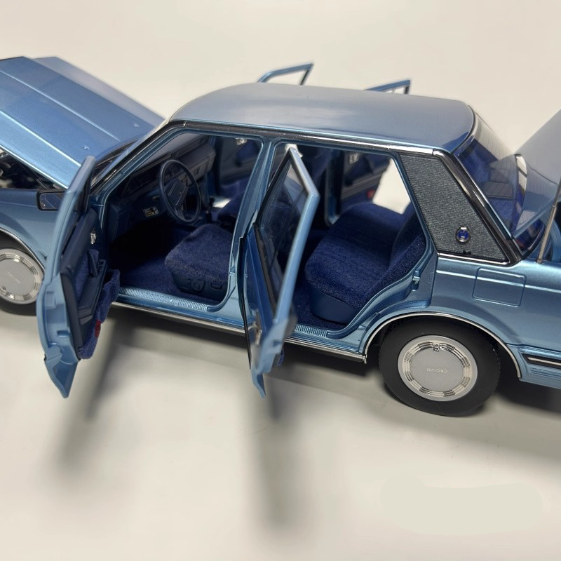 Xiao Guang 1:18 Toyota Crown MS122 Diecast Model Car