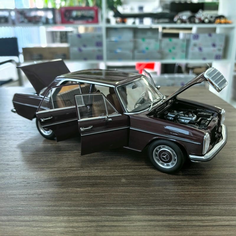 Norev Mercedes-Benz 200 (1968) 1:18 Diecast Model Car