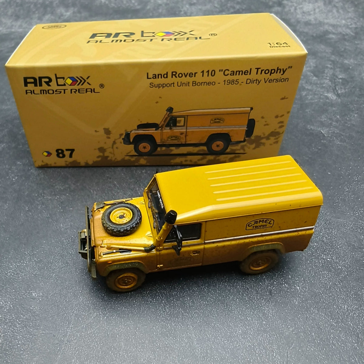 AR BOX 1:64 Land Rover Defender 110 Camel Trophy 1985 Borneo Support Vehicle Dirty Edition Diecast Model Car