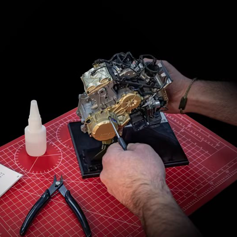 Pocher 1:4 Ducati Panigale V2 Superquadro Engine Model Kit