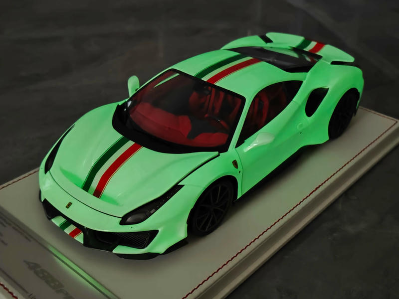 Dino Model 1:18 Ferrari 488 Pista Resin (Fully Open) Model