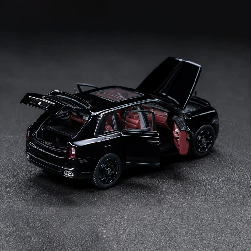DCM 1:64 Rolls-Royce Cullinan Black Badge Full Opening Diecast Model