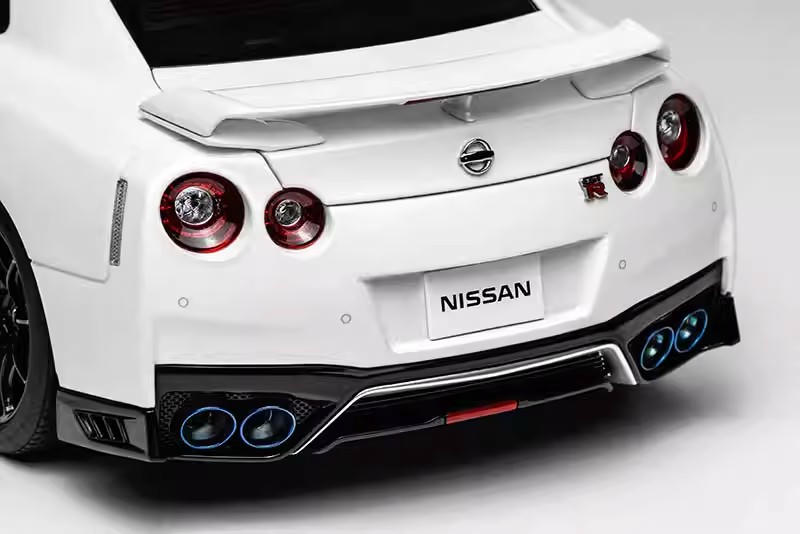 MotorHelix 1:18 Nissan GT-R (R35) Track Edition
