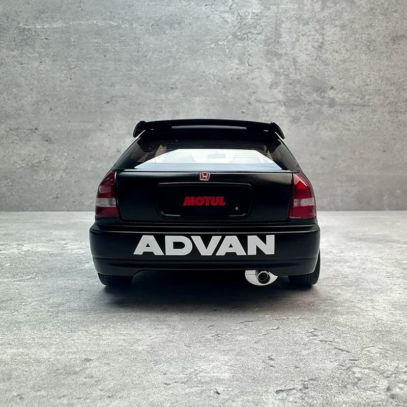 MotorHelix 1:18 Honda Civic Type R EK9 Diecast Model