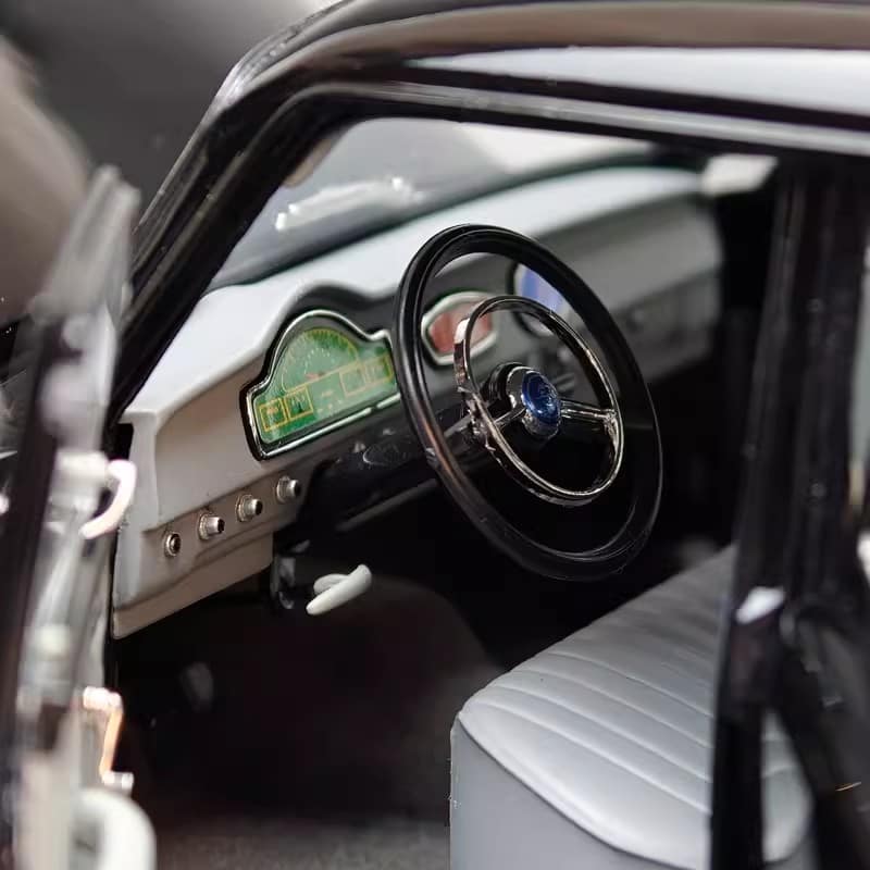 Original Factory 1:18 Shanghai SH760 Classic Vintage Sedan Diecast