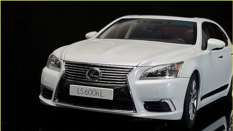 AUTOart Lexus LS600hL 1:18 Diecast Model Car
