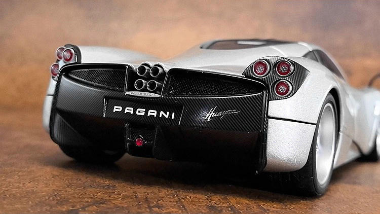 AUTOart Pagani Huayra 1:18 Diecast Car – YX car model