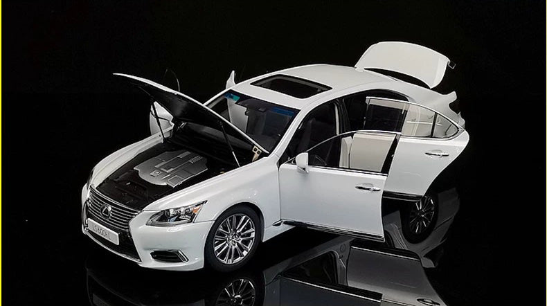 AUTOart Lexus LS600hL 1:18 Diecast Model Car