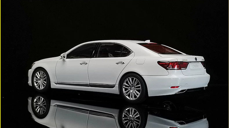 AUTOart Lexus LS600hL 1:18 Diecast Model Car