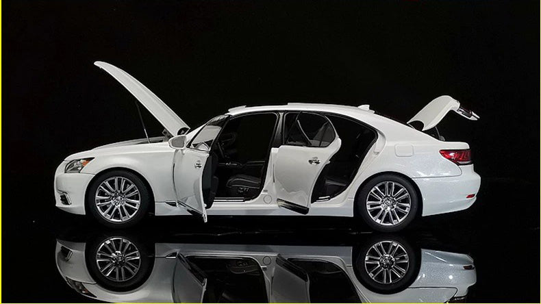 AUTOart Lexus LS600hL 1:18 Diecast Model Car