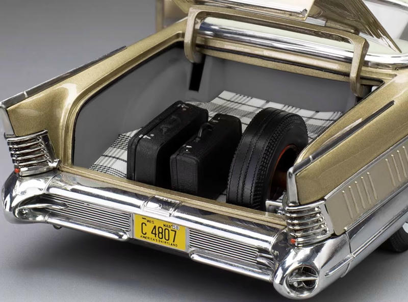 SunStar 1:18 Buick Limited Riviera Coupe 1958 Diecast Model Car