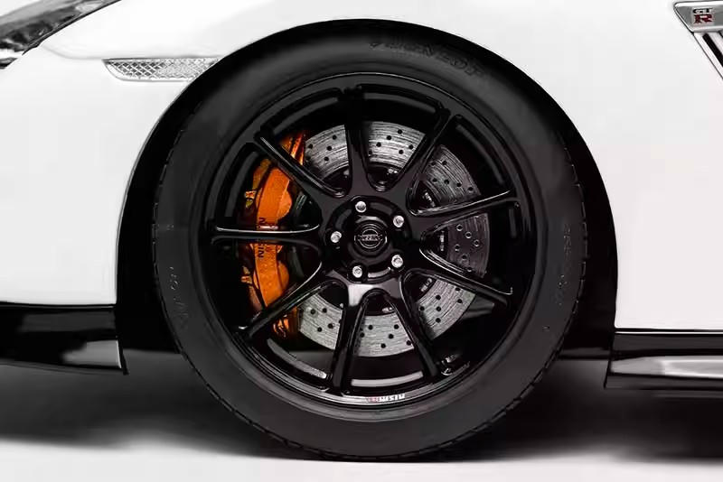 MotorHelix 1:18 Nissan GT-R (R35) Track Edition