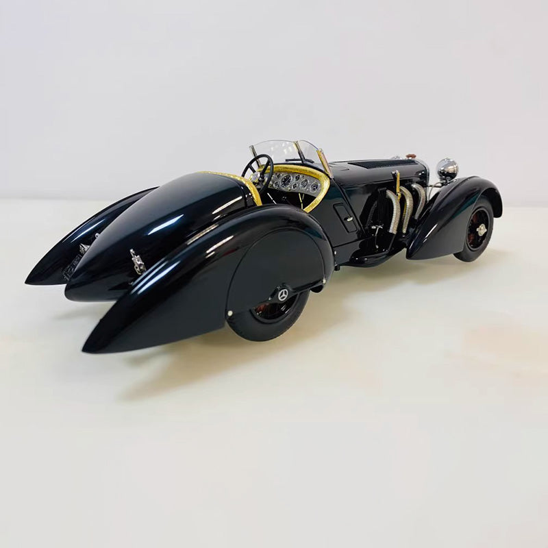 CMC Mercedes-Benz SSK Gift Set 1:18 Diecast Model