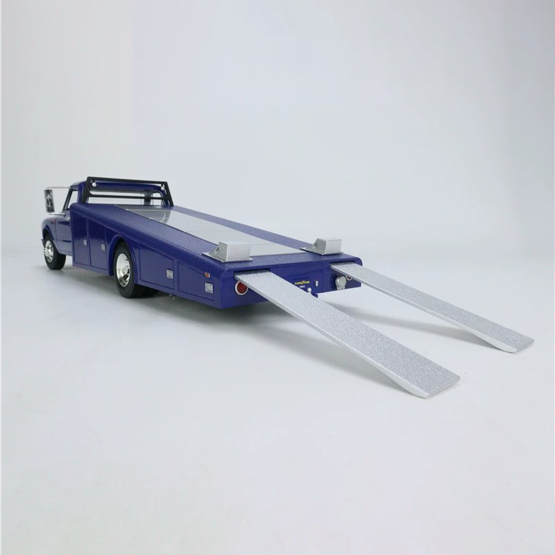 ACME 1:18 1967 Chevrolet C-30 Ramp Truck Diecast Model