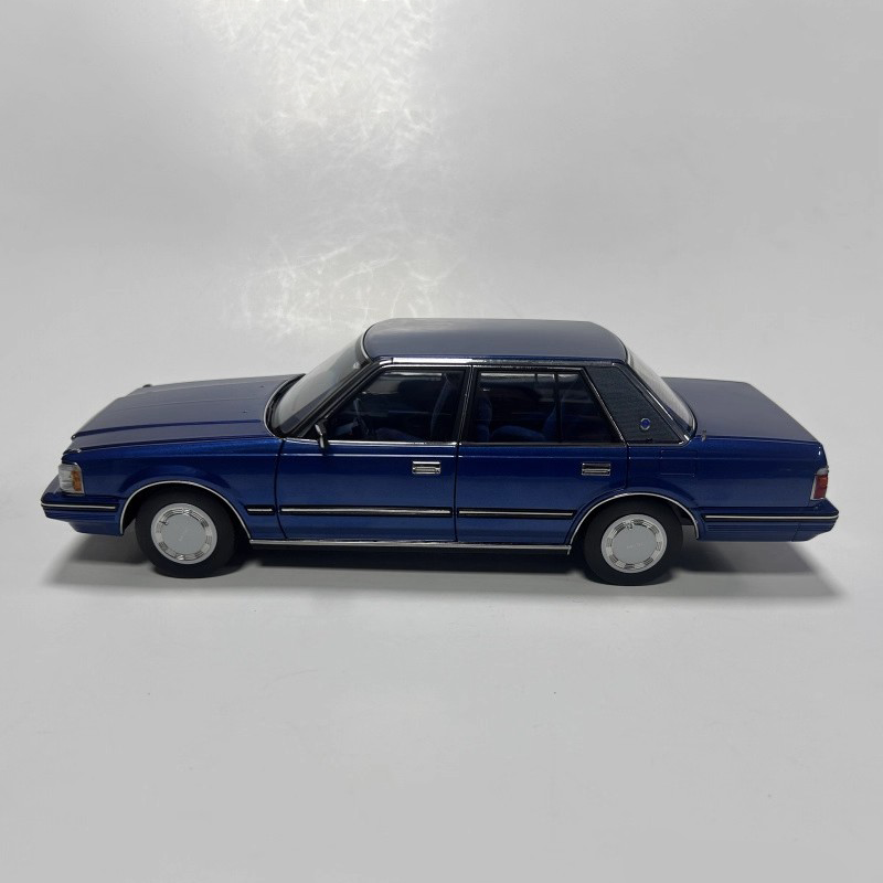 Xiao Guang 1:18 Toyota Crown MS122 Diecast Model Car