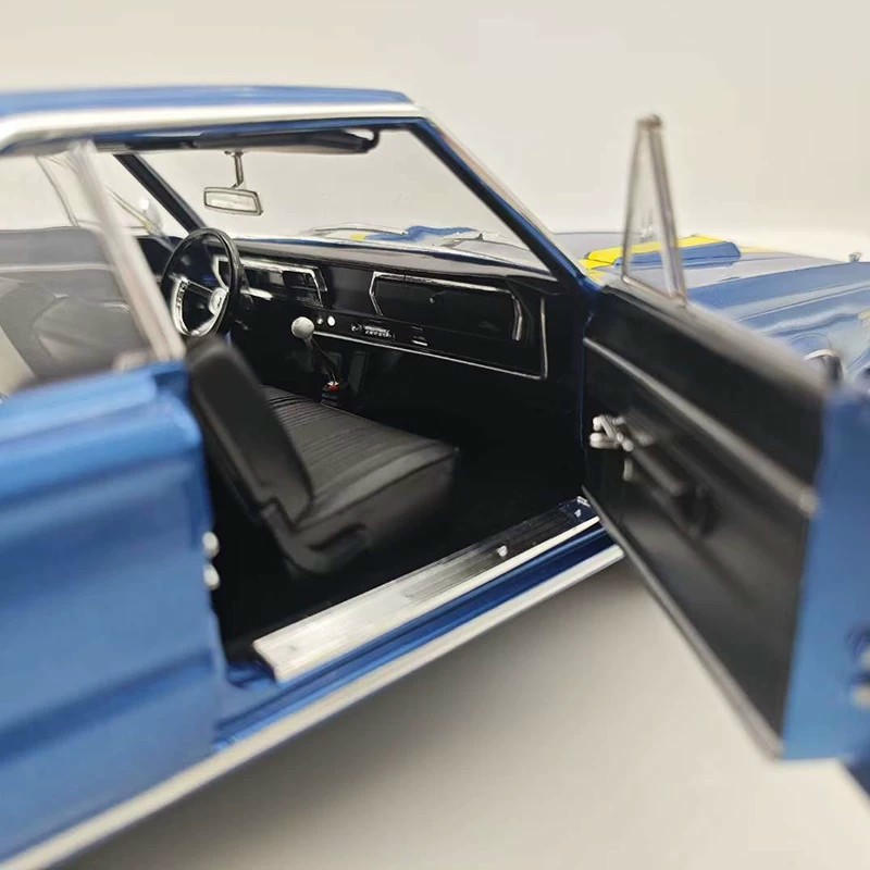 ACME 1967 Plymouth Belvedere GTX 426 HEMI 1:18 Diecast Model Car