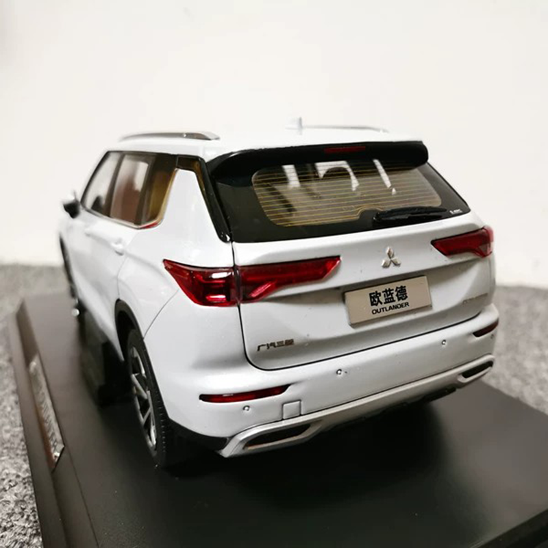 Official 1:18 Mitsubishi Outlander 2023 Diecast Model Car