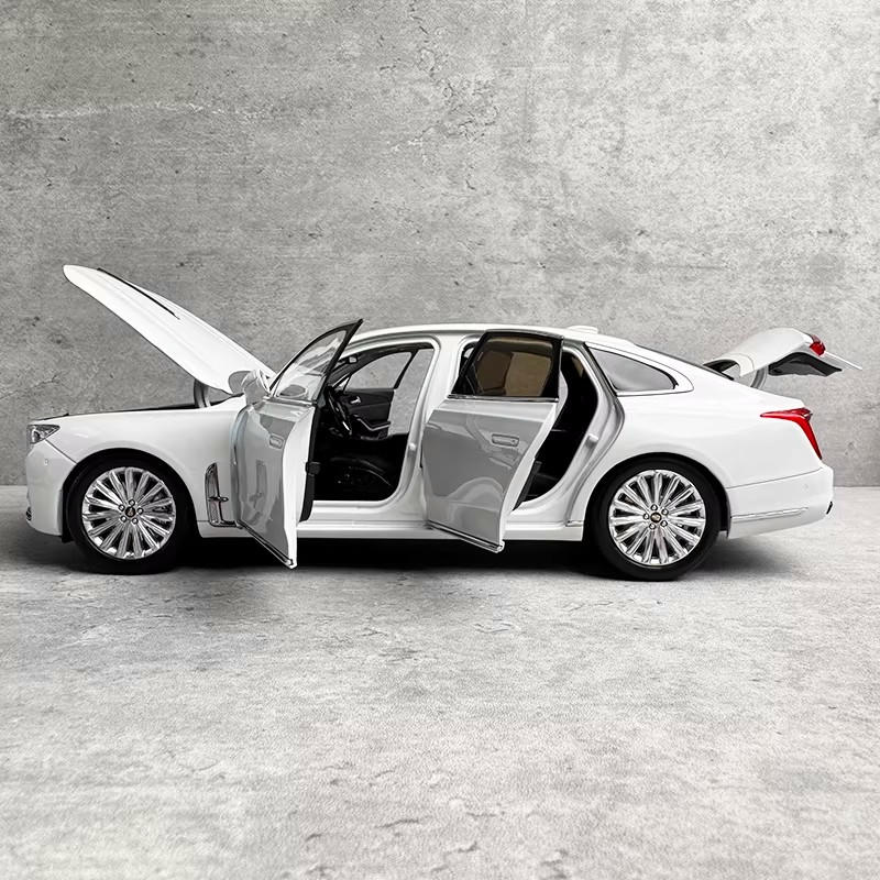 Hongqi 1:18 Hongqi H9 Luxury Sedan Diecast Model