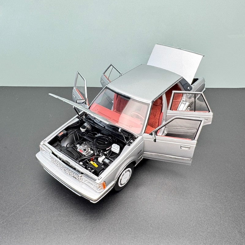 Xiaoguang 1:18 Toyota Crown M122 Alloy Diecast Model Car