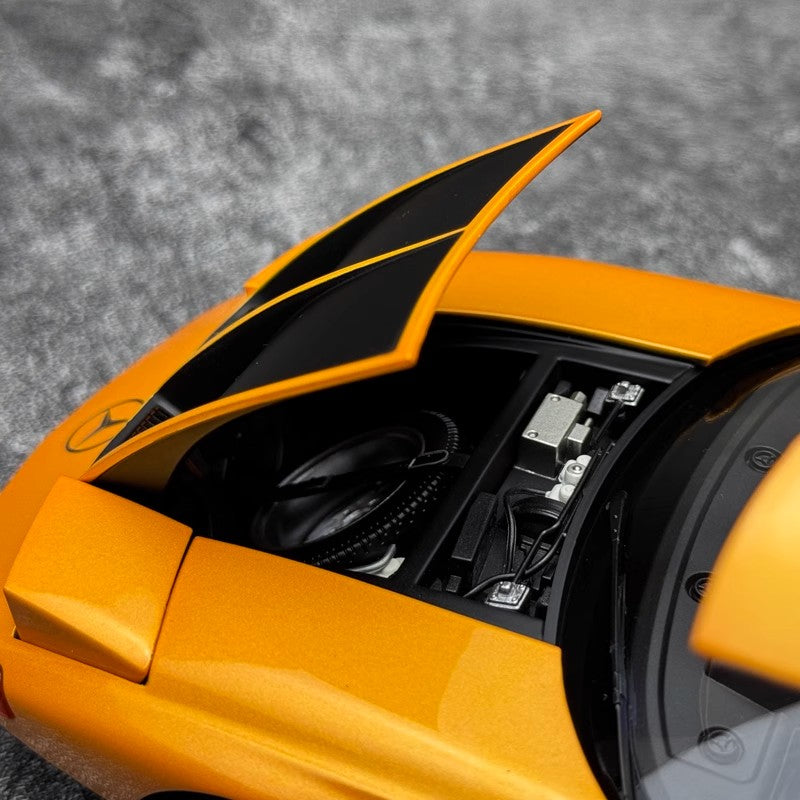 NOREV 1:18 Alloy Model – Iconic Vertical Engine Design with Opening Features