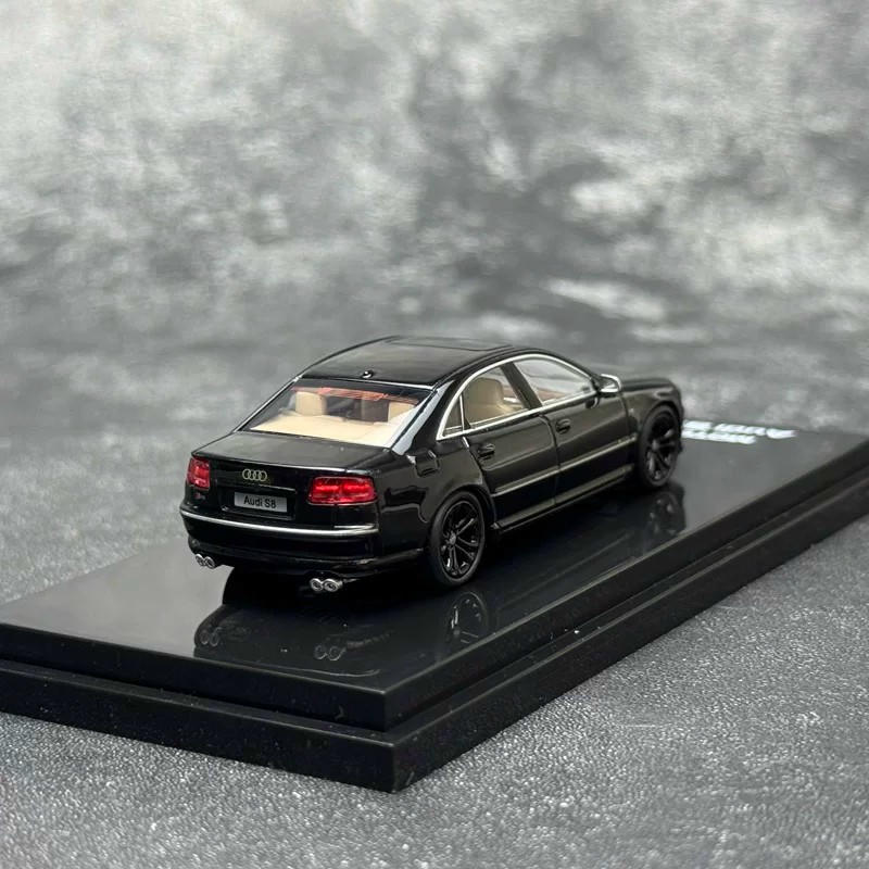 MotorHelix 1:64 Audi S8 (D3) 2008 Diecast Model