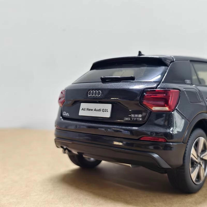 1:18 Audi Q2L Diecast Model Car