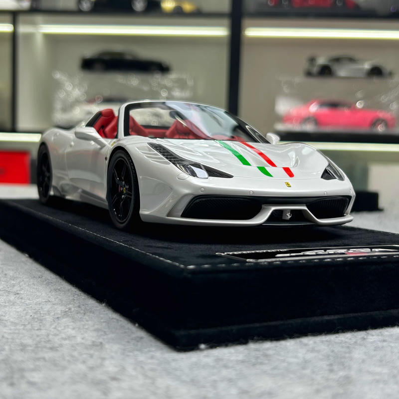 HH Model 1:18 Ferrari 458 Speciale Resin Model Car
