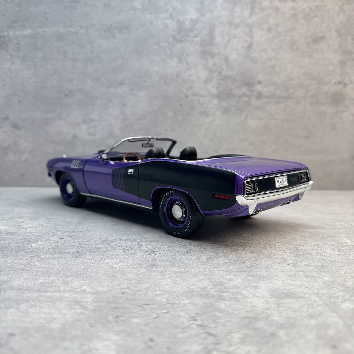 ACME 1:18 1971 Plymouth HEMI Cuda Convertible Diecast Model Car – Classic American Muscle Car Collectible