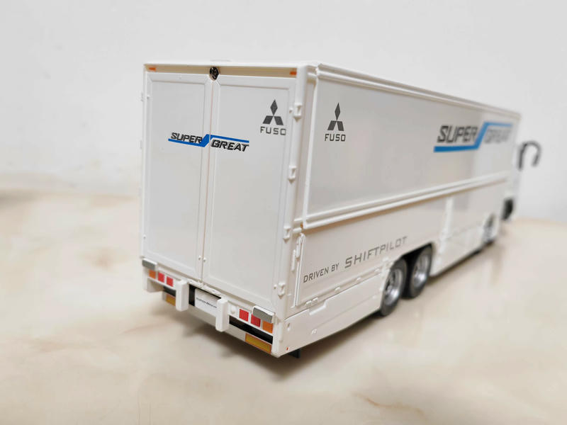 Mitsubishi Fuso Supergreat 1:43 Truck Model