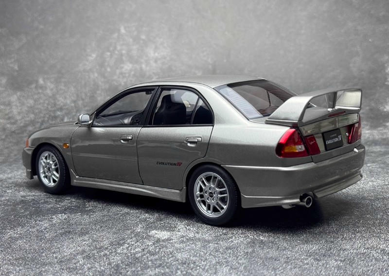 MotorHelix 1:18 Mitsubishi Lancer EVO 4th Generation Diecast Car