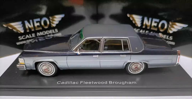 NEO 1:43 Cadillac Fleetwood 1982 Resin Model