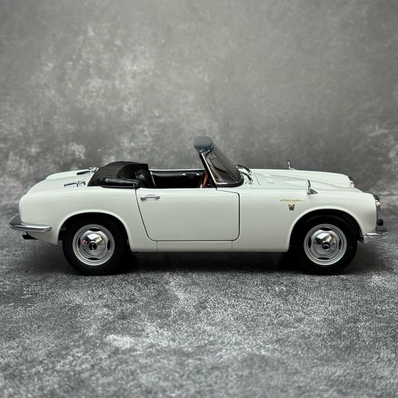 AUTOart 1:18 Honda S800 Roadster Diecast Model