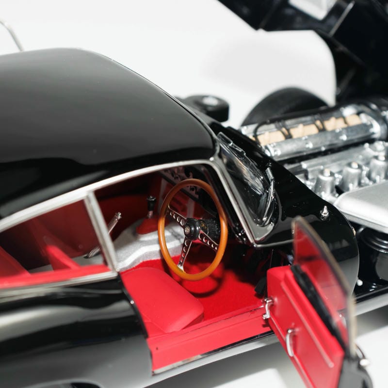 Kyosho Jaguar E-Type 1:18 Diecast Model Car