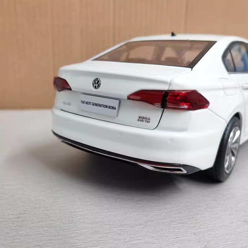 original 1:18 Volkswagen Bora Diecast Model Car