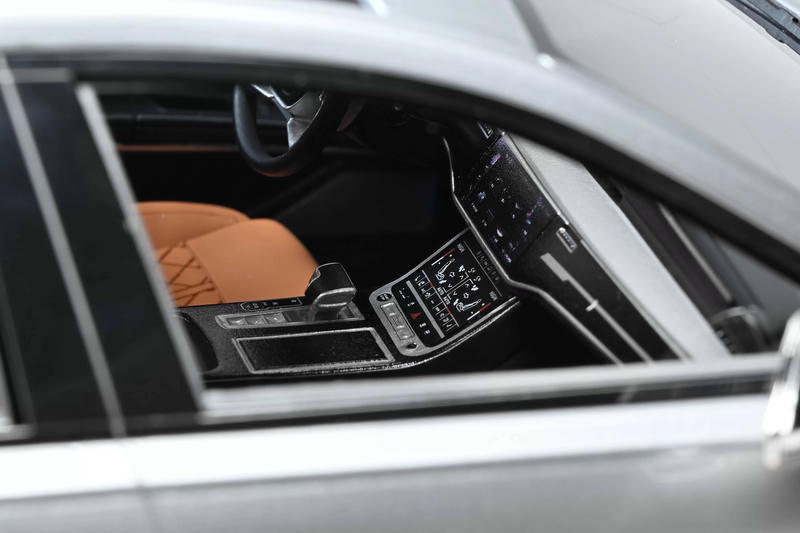 Vehicle Art 1:18 Mercedes-Benz Audi A8L Horch Resin Model