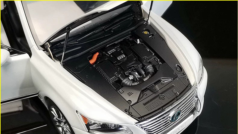 AUTOart Lexus LS600hL 1:18 Diecast Model Car