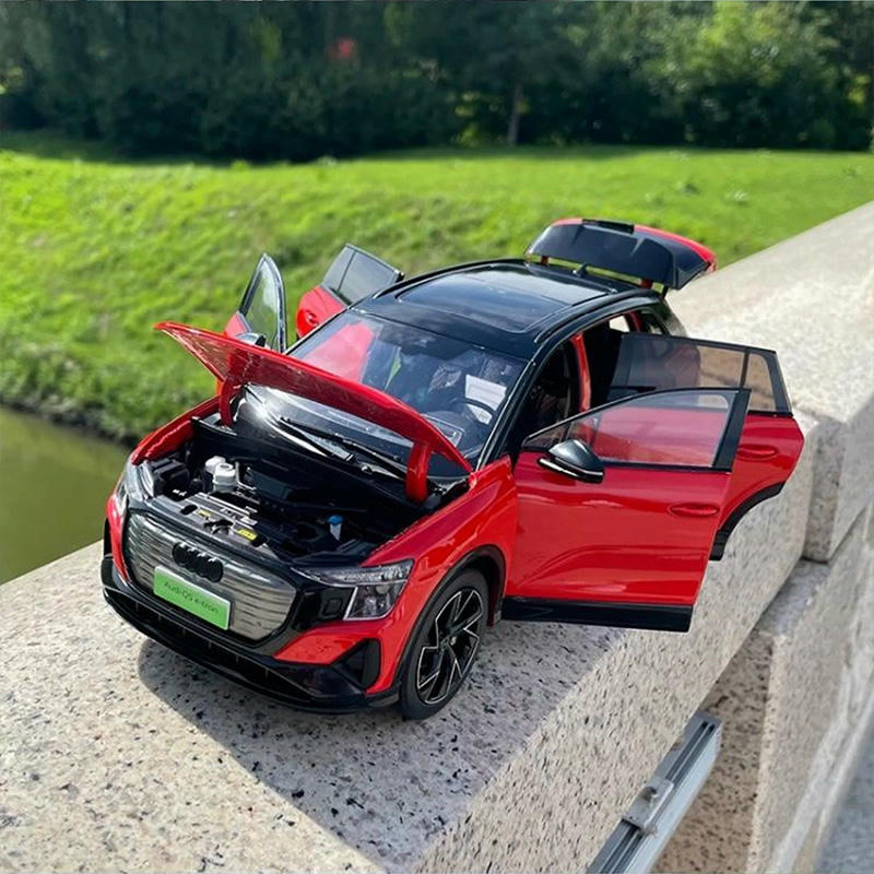 1:18 Audi Q5 e-tron Diecast Model Car with Lights
