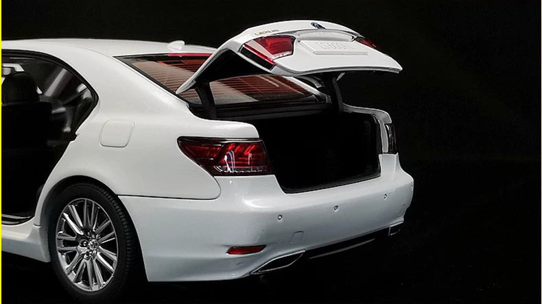AUTOart Lexus LS600hL 1:18 Diecast Model Car