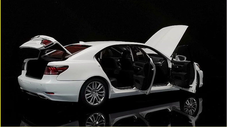 AUTOart Lexus LS600hL 1:18 Diecast Model Car