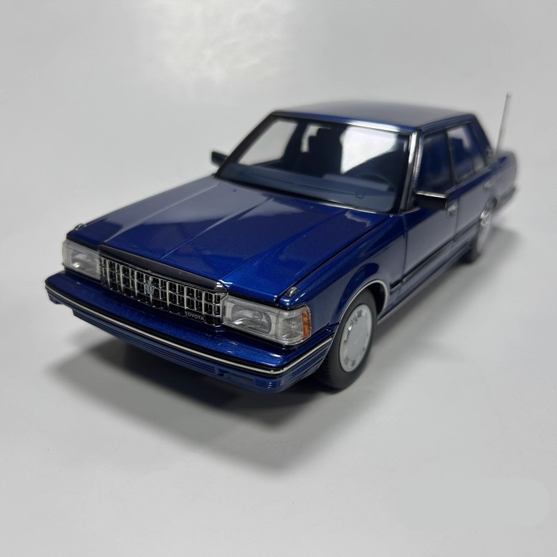 Xiao Guang 1:18 Toyota Crown MS122 Diecast Model Car