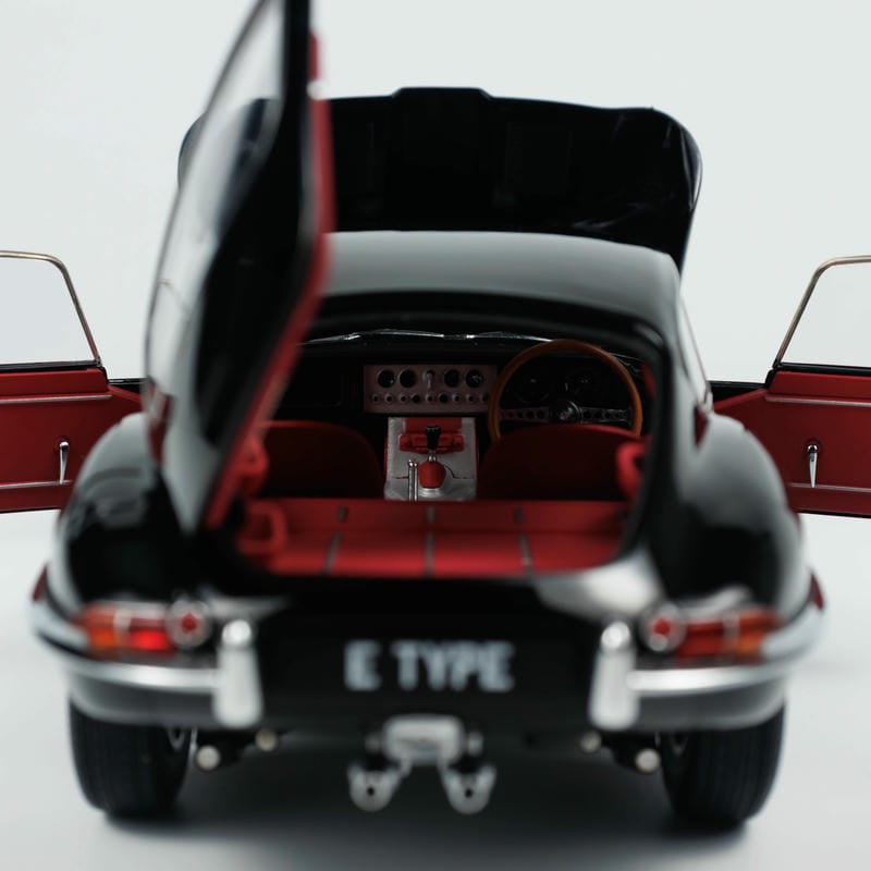 Kyosho Jaguar E-Type 1:18 Diecast Model Car