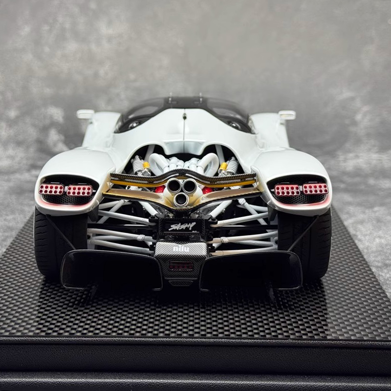 Frontiart FA Nilu27 White 1:18 Limited Resin Model Car