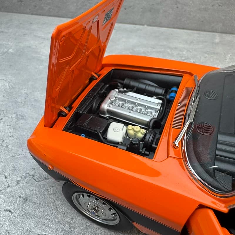 Norev 1:18 Alfa Romeo 2000 GTV 1973 Diecast Model – Classic Italian Coupe