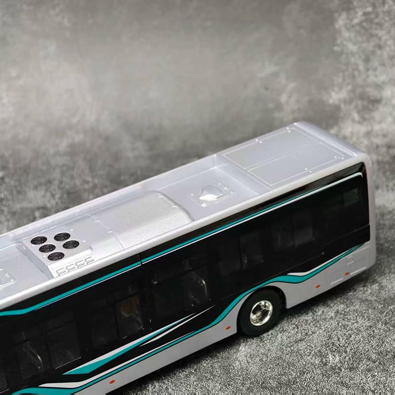 1:42 Higer Azure Bus Alloy Diecast Model with Lights