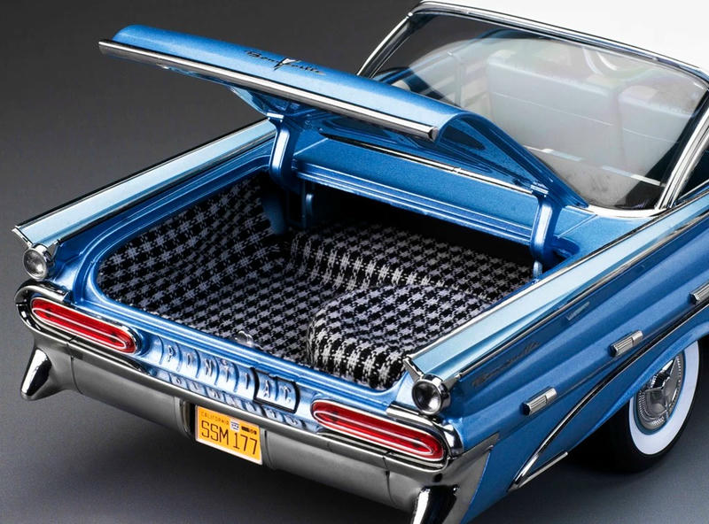 SunStar 1:18 1959 Pontiac Bonneville Platinum Edition Diecast Model