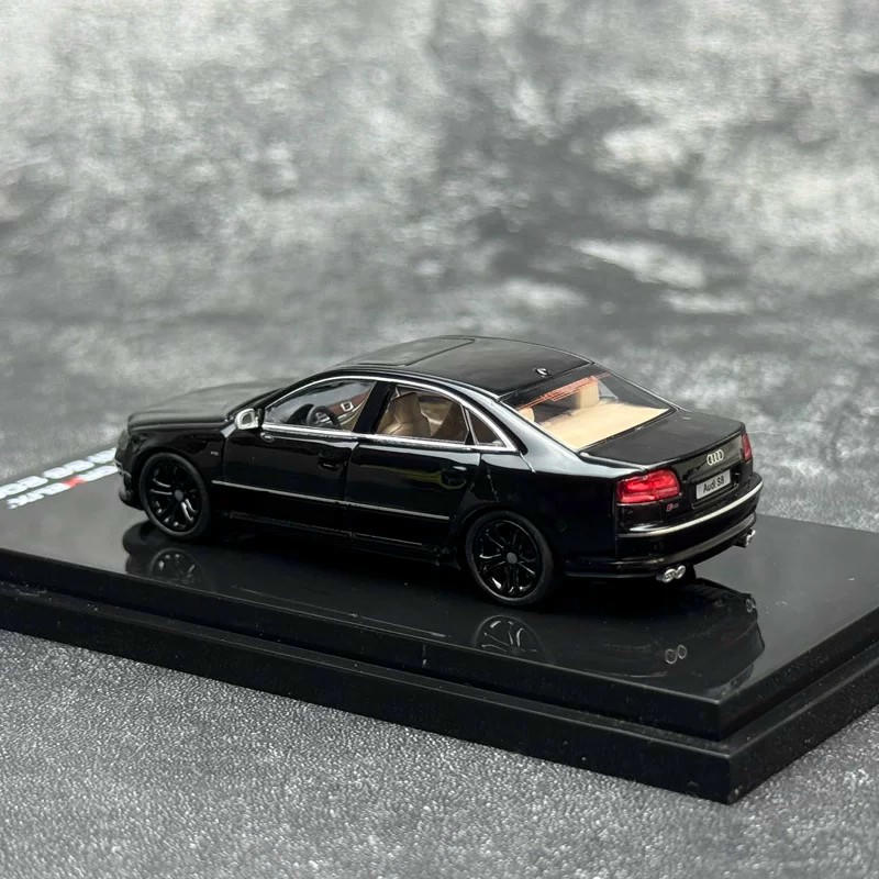 MotorHelix 1:64 Audi S8 (D3) 2008 Diecast Model