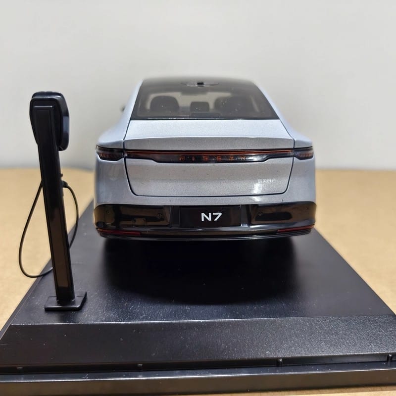 Dongfeng Nissan N7 1:18 Alloy Diecast Model Car