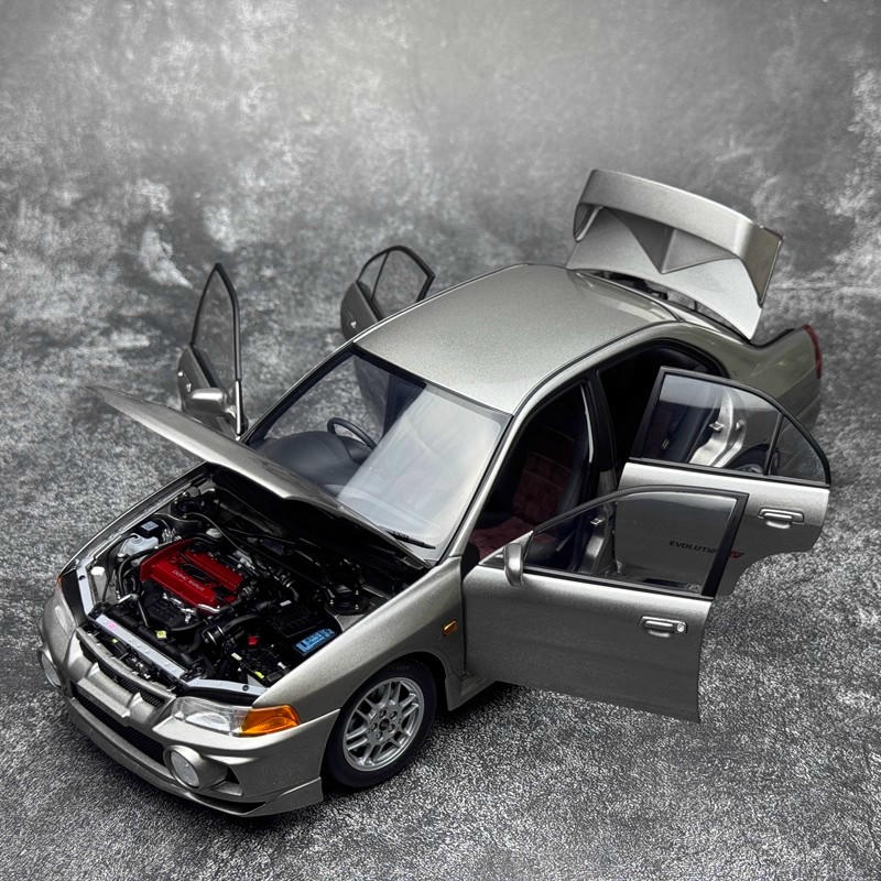MotorHelix 1:18 Mitsubishi Lancer EVO 4th Generation Diecast Car