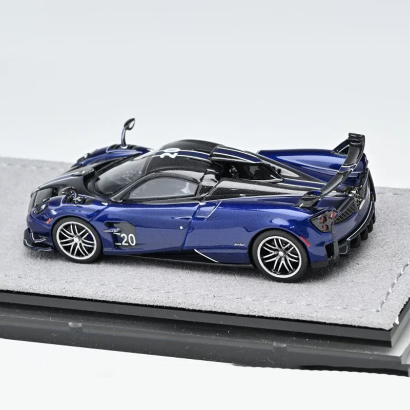 DMH 1:64 Pagani Huayra Roadster Resin Model